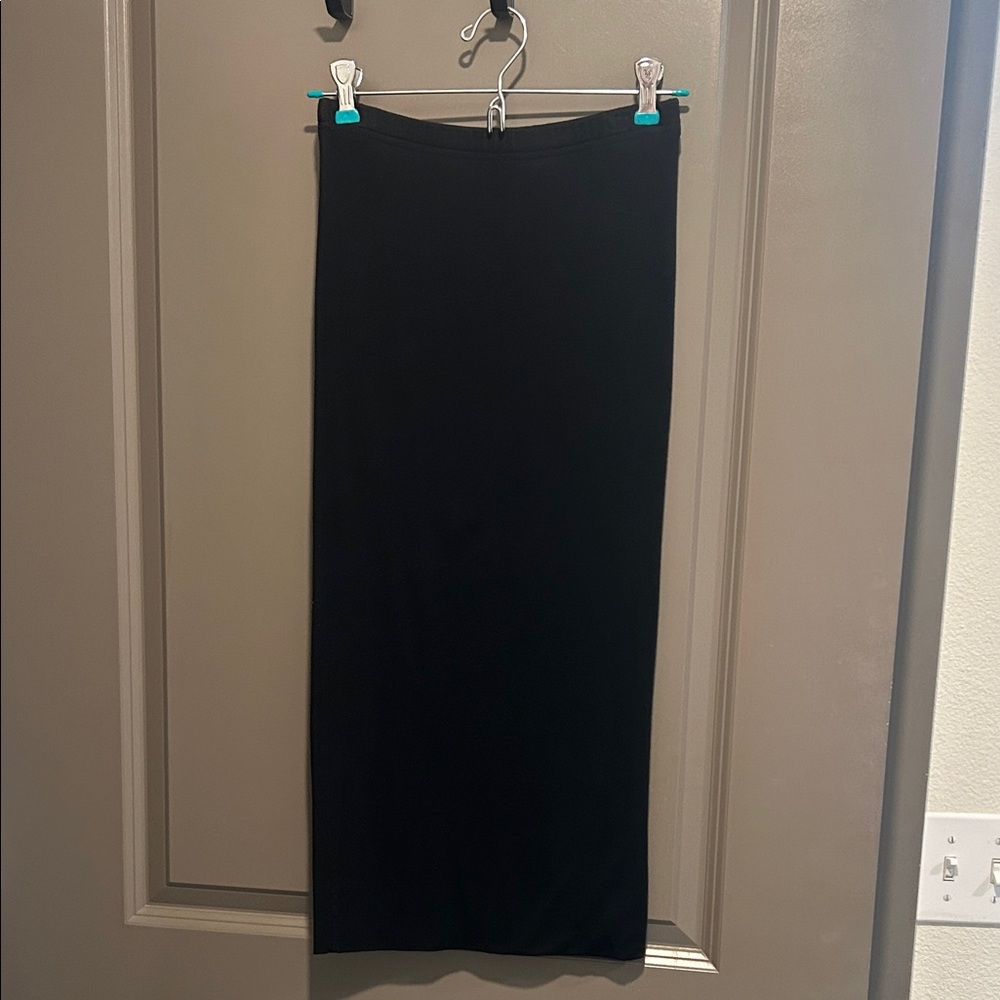 Fitted stretchy pencil skirt
